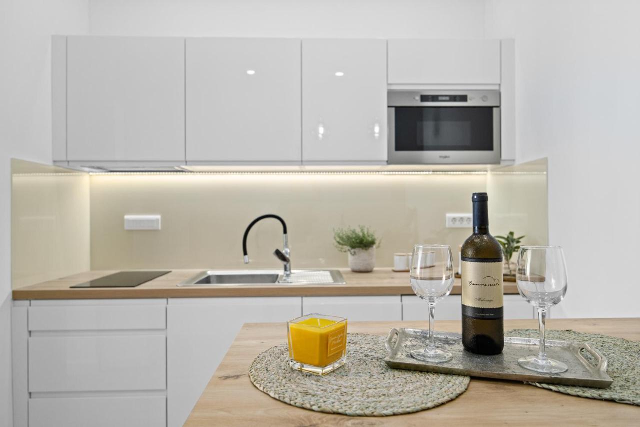 Giardini M Studio Apartments พูลา ภายนอก รูปภาพ
